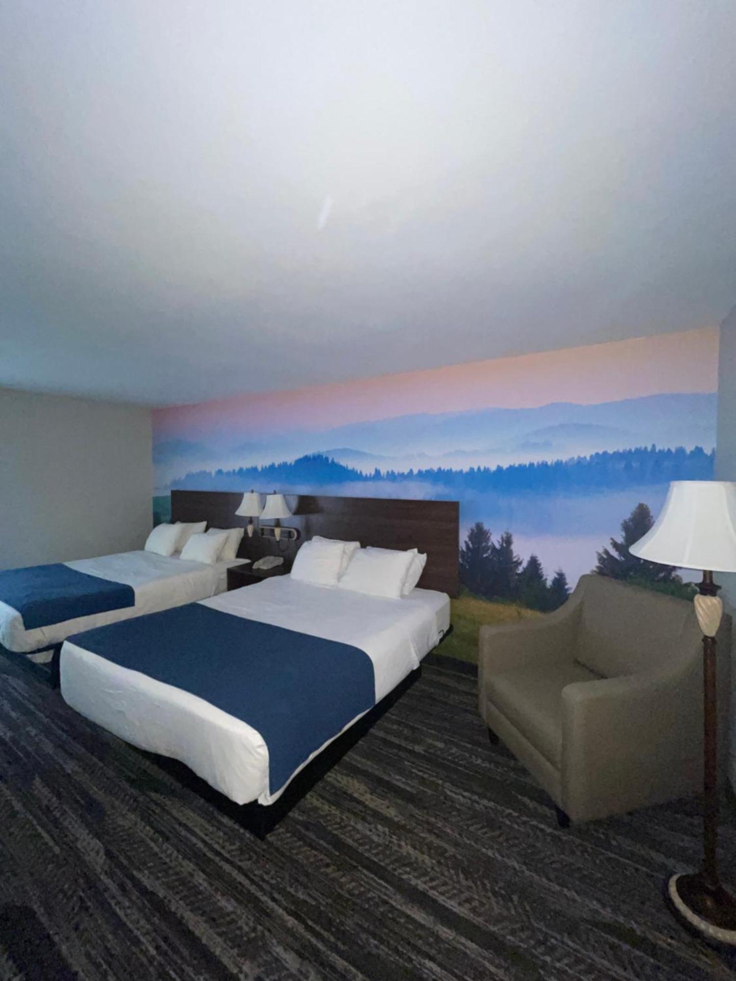 Clarion Pointe-Dillard Near Blue Ridge Mountains Hotel ภายนอก รูปภาพ