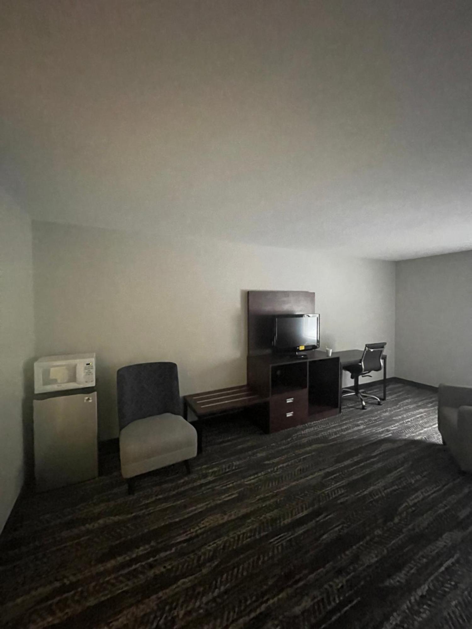 Clarion Pointe-Dillard Near Blue Ridge Mountains Hotel ภายนอก รูปภาพ