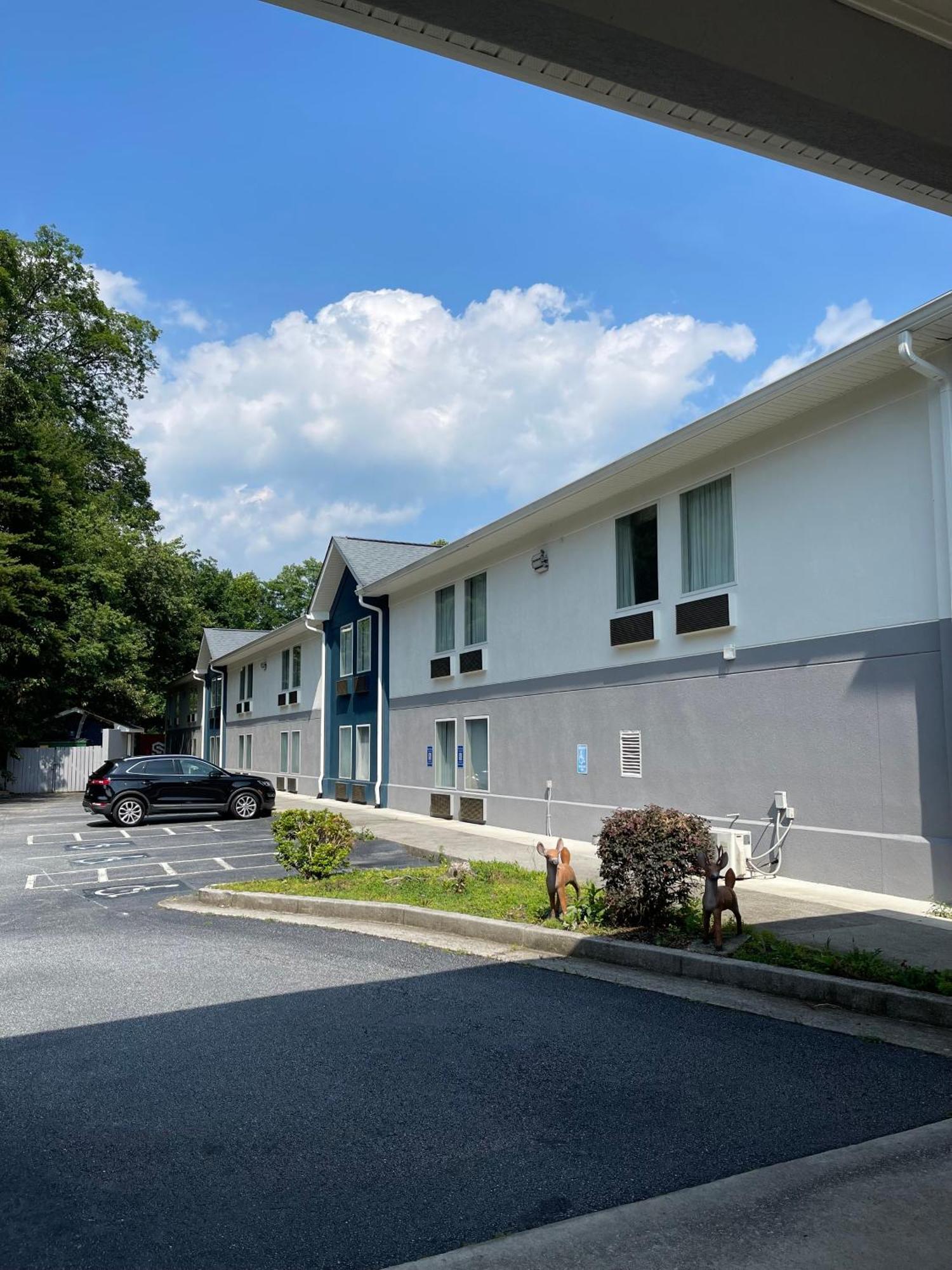 Clarion Pointe-Dillard Near Blue Ridge Mountains Hotel ภายนอก รูปภาพ