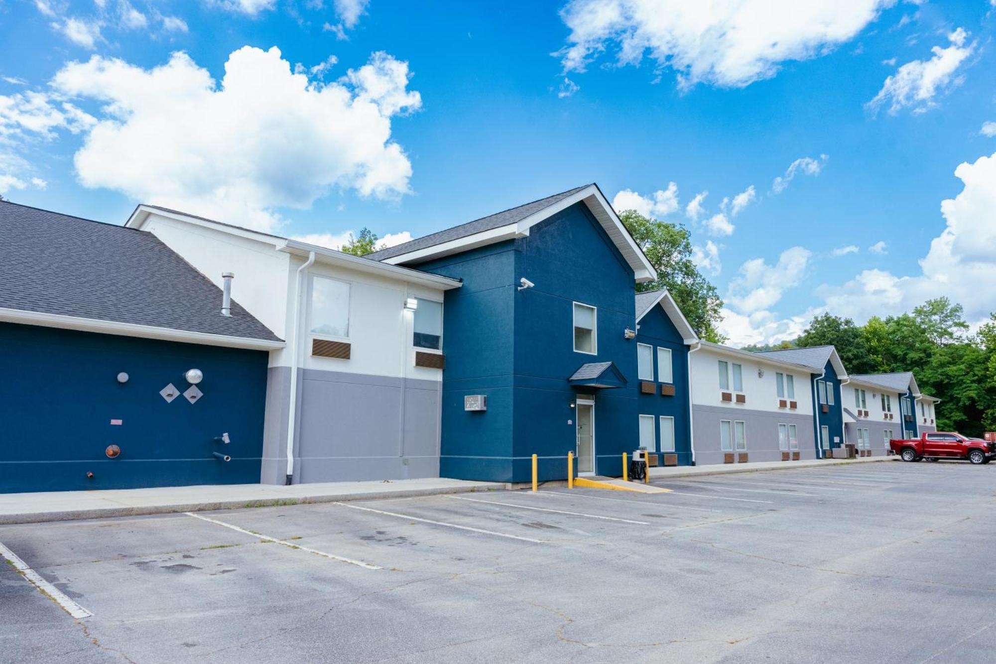 Clarion Pointe-Dillard Near Blue Ridge Mountains Hotel ภายนอก รูปภาพ