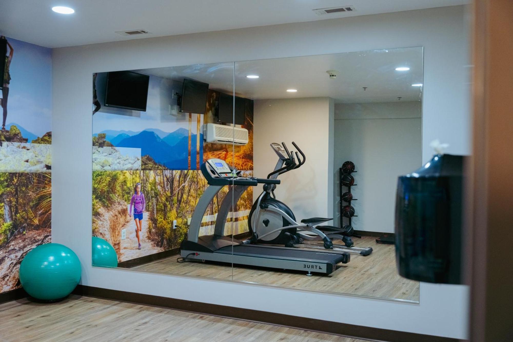 Clarion Pointe-Dillard Near Blue Ridge Mountains Hotel ภายนอก รูปภาพ