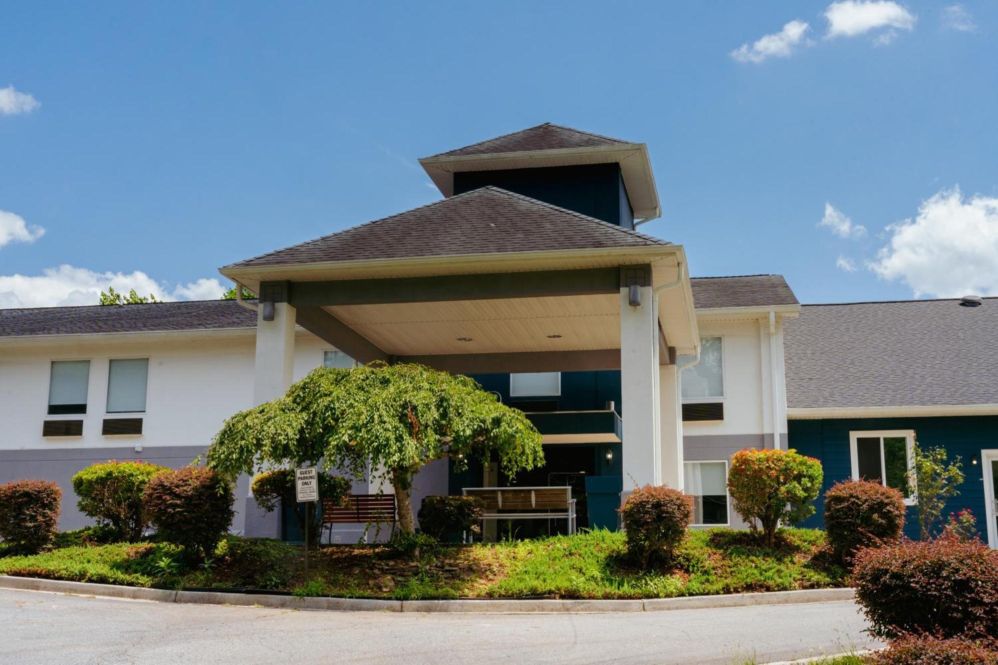 Clarion Pointe-Dillard Near Blue Ridge Mountains Hotel ภายนอก รูปภาพ