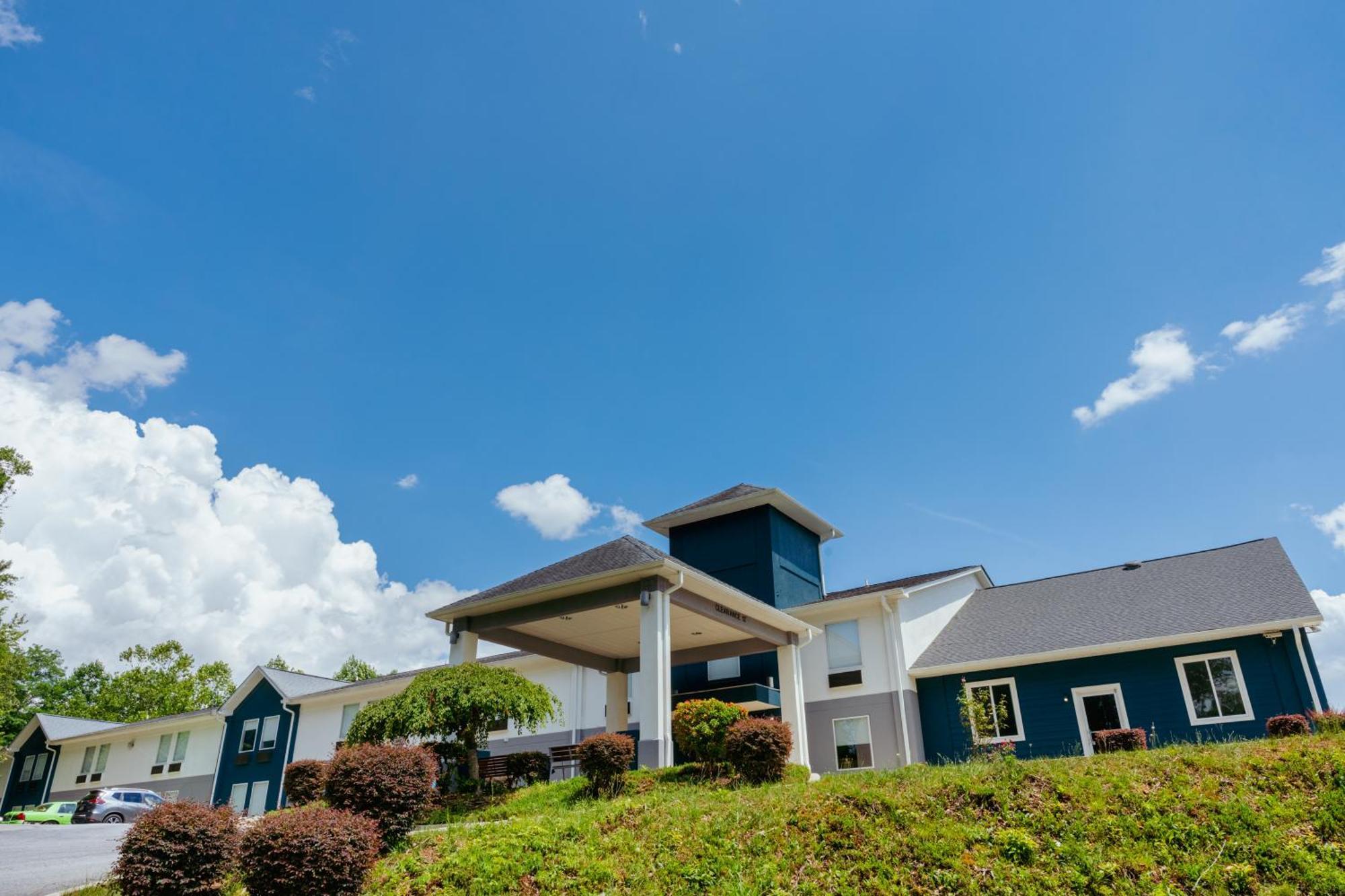 Clarion Pointe-Dillard Near Blue Ridge Mountains Hotel ภายนอก รูปภาพ