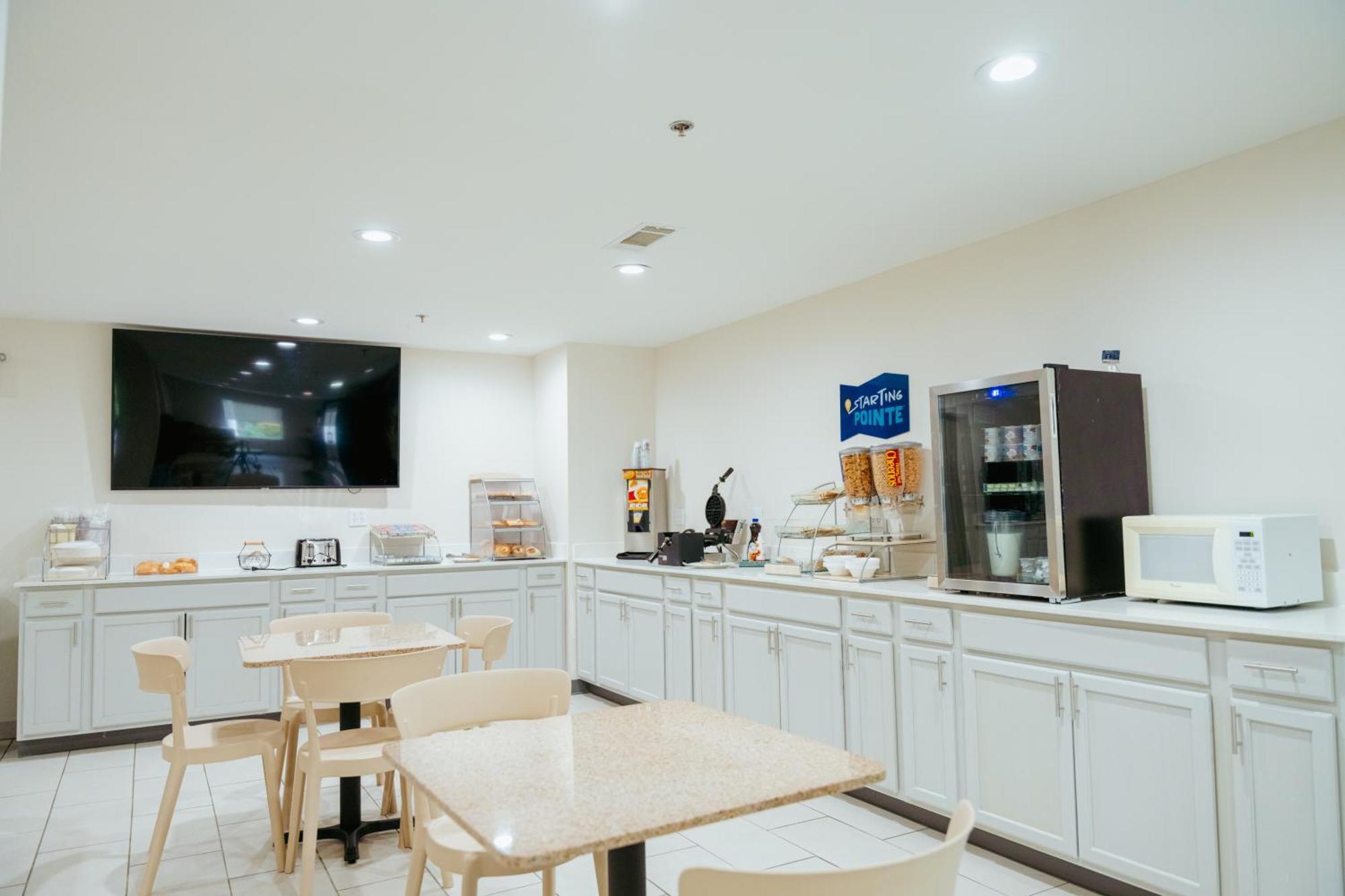Clarion Pointe-Dillard Near Blue Ridge Mountains Hotel ภายนอก รูปภาพ
