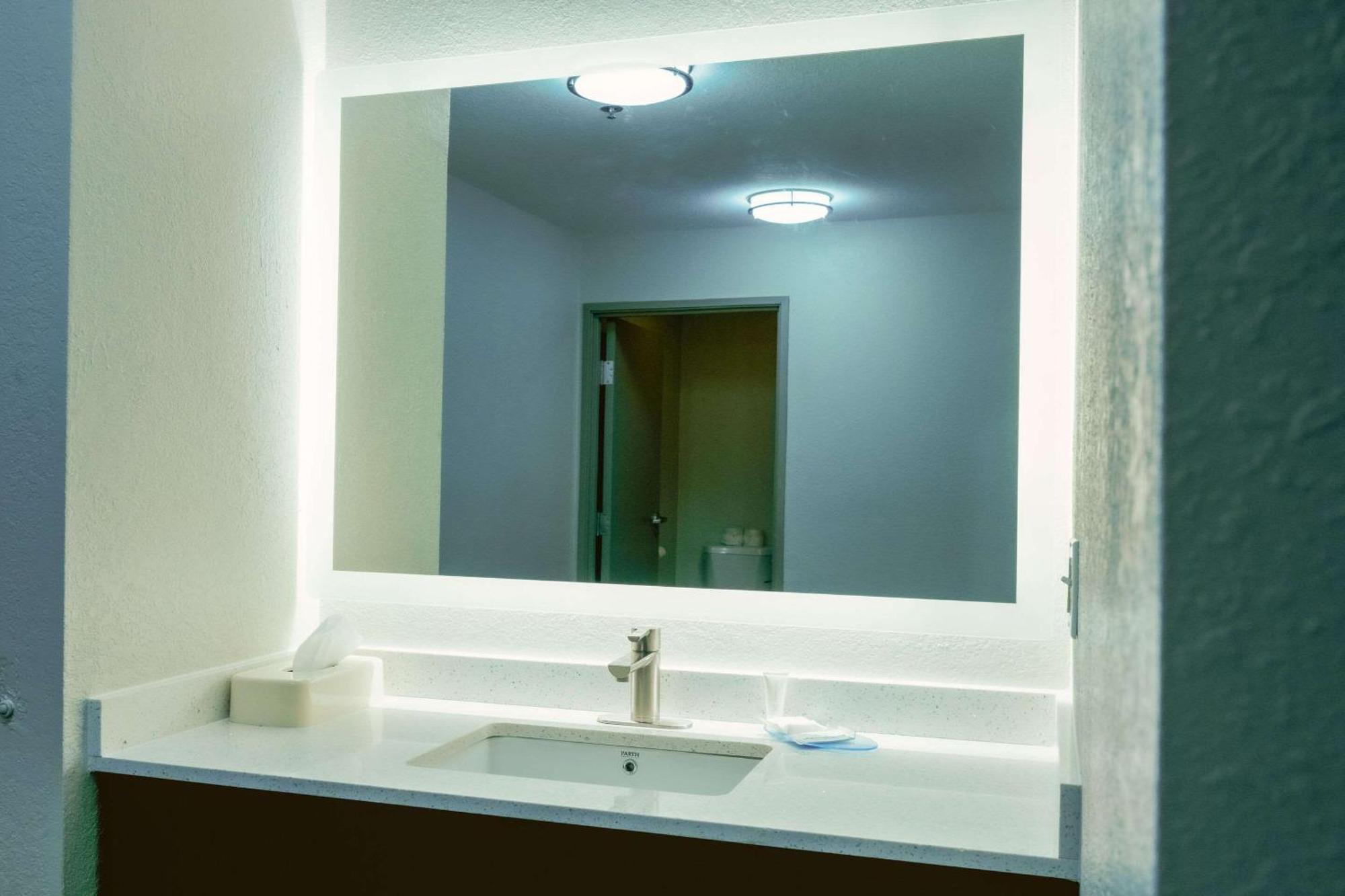 Clarion Pointe-Dillard Near Blue Ridge Mountains Hotel ภายนอก รูปภาพ